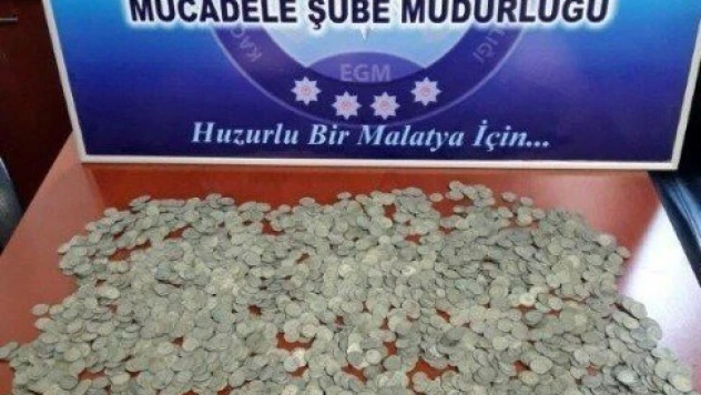 Üzerinden 3 bin 560 adet tarihi sikke çıktı