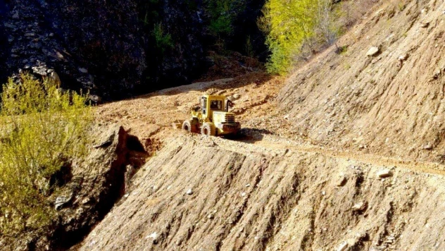 Büyükşehir yollarda heyelan temizliği yapıyor