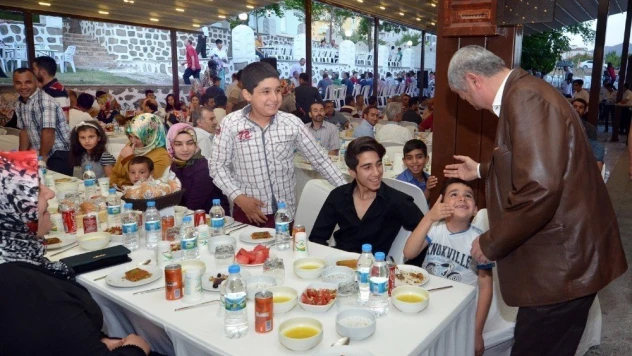 Başkan Polat belediye çalışanları ile iftarda bir araya geldi
