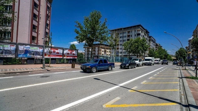 Büyükşehirden yol çizgilerinde termoplastik uygulama