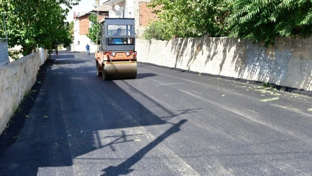 Battalgazi'de sıcak asfalt çalışmaları sürüyor