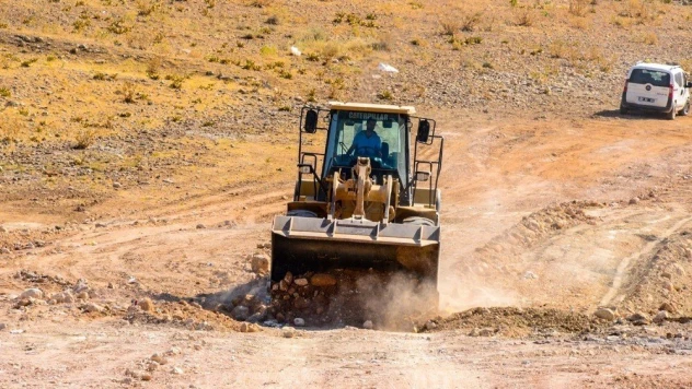 Büyükşehir Belediyesi yol açma çalışmalarına devam ediyor