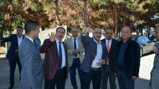 Kale Belediye Başkanı Akdemir'den, Başkan Karaman'a plaket