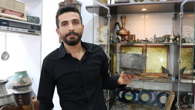 Topladığı antikalardan kişisel müze oluşturdu
