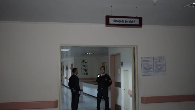 Müteahhit hastanede kendini vurdu
