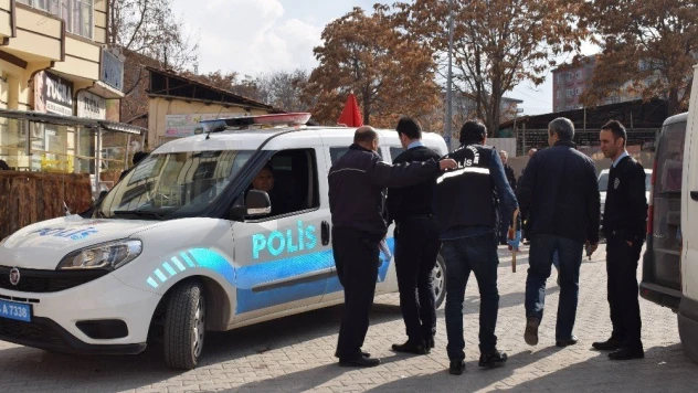 İki grup arasındaki tartışma silahlı kavgaya dönüştü: 1 yaralı