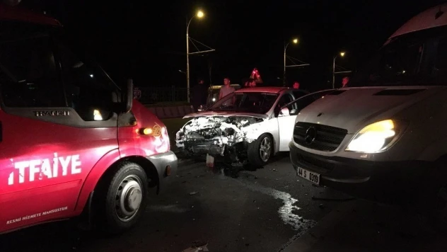 Malatya'da 3 araç birbirine girdi: 4 yaralı
