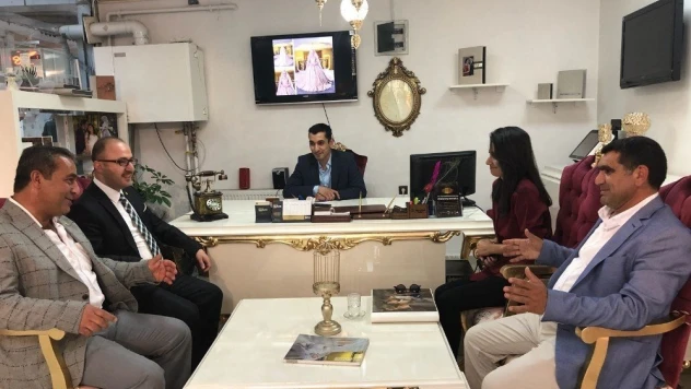 Unat, esnafları ziyaret etti