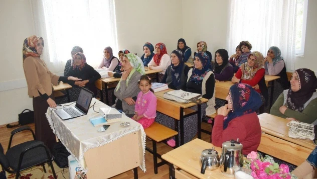 Kadın Bilinçlendirme Programı devam ediyor