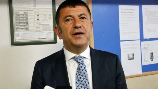 CHP Genel Başkan Yardımcısı Ağbaba, oyunu kullandı