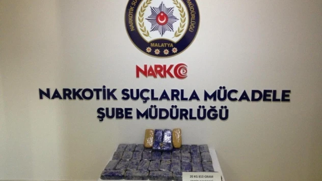Bir araçta 20 kilo uyuşturucu ele geçirildi