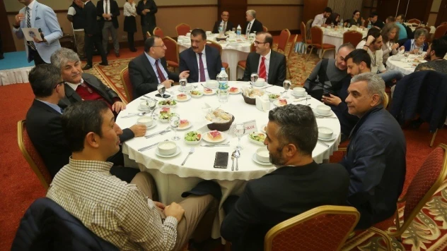 Başkan Gürkan, sanat camiası ile bir araya geldi