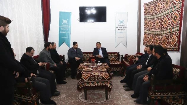 Başkan Gürkan, TÜGVA'da gençlerle bir araya geldi