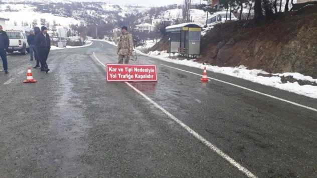 Kar Pütürge yolunu trafiğe kapattı