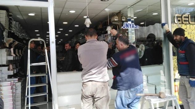 Pompalı av tüfeği ile iş yerine ateş açıldı
