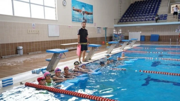 Adıyaman Belediyesi kış spor okullarında yüzme kursu eğitimleri başladı