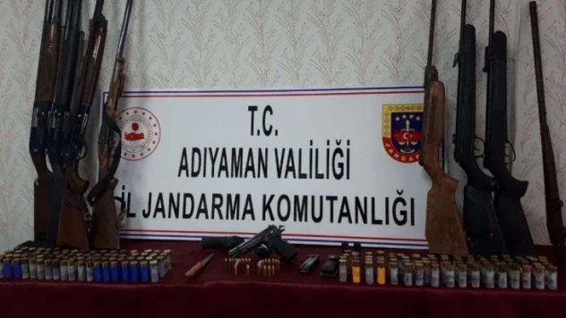 Adıyaman'da bir evde çok sayıda silah ele geçirildi
