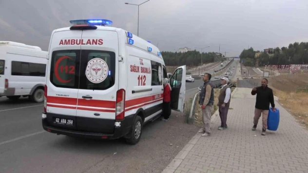 Araca çarpmamak için motosikleti devirdi: 1 yaralı