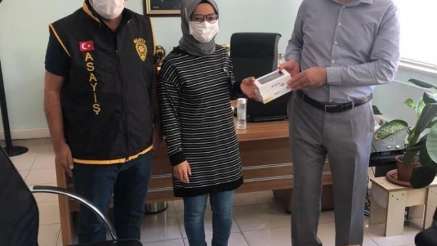 Aranan şahıs cep telefonu hırsızlığından  yakalandı