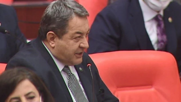 'Liyakat esas alınarak kamu personeli...'