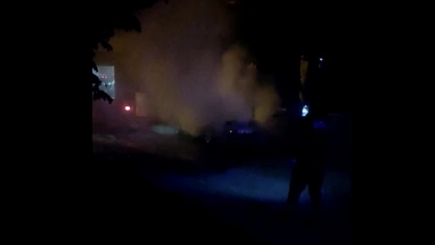 Elazığ'da park halindeki araç alev aldı