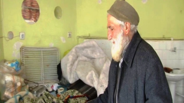 Ailesi terk etti! Yaşlı adamın yaşam mücadelesi