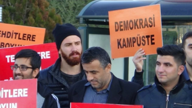 Üniversite öğrencilerinden Demokrasi Eylemi