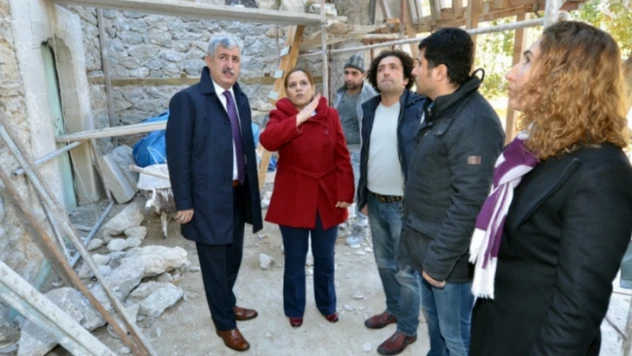 Polat, Kebir Camisi restorasyon çalışmalarını inceledi