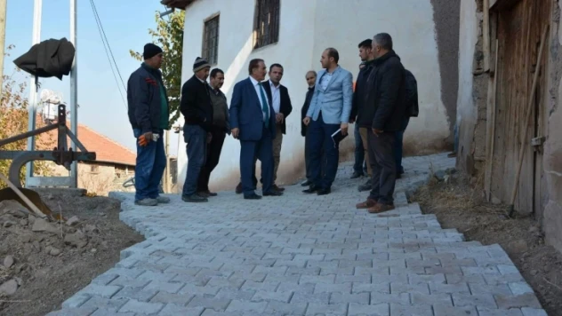 Kale'de sokaklara parke taşı örülüyor