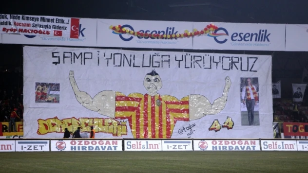 Yeni Malatyaspor taraftarından görsel şov!