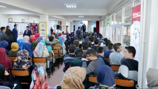 Başkan Polat, gençlerle bir araya geldi