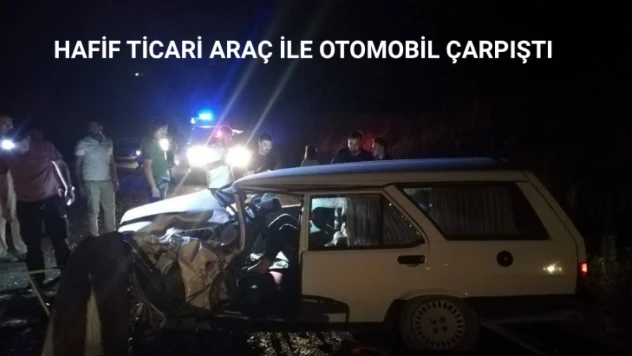 Hafif ticari araç ile otomobil çarpıştı: 8 yaralı