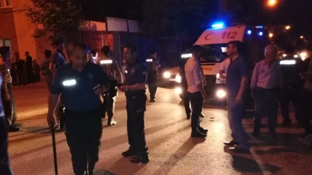 İki komşu arasında bıçaklı kavga: 3 yaralı