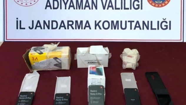 Jandarma kaçak cep telefonu ele geçirdi