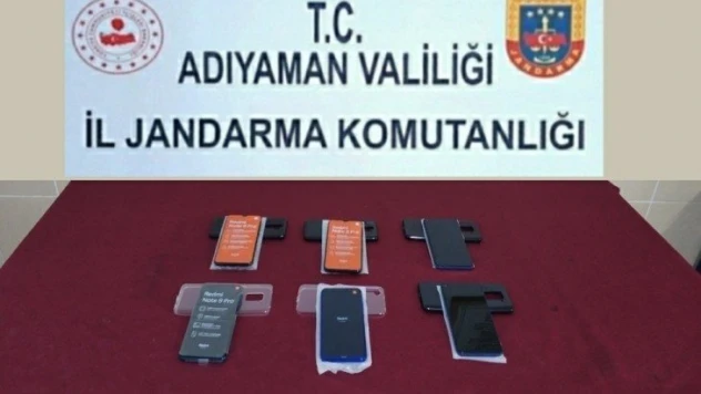 Jandarma kaçak cep telefonu ele geçirdi