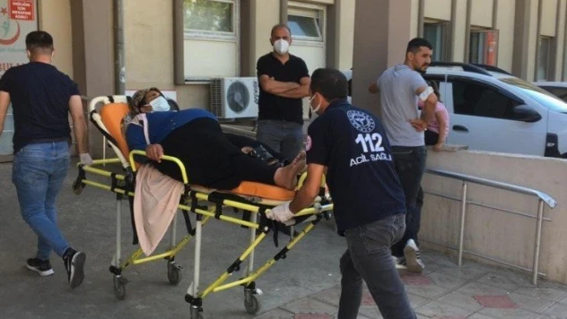 Kamyonet ile hafif ticari araç çarpıştı: 16 yaralı