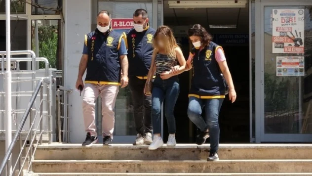 Kuyumcuları sahte altın ile dolandıran 2 şahıs yakalandı