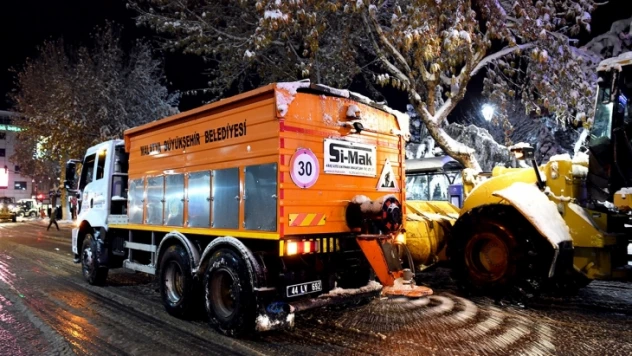 Kar temizleme çalışmaları sürüyor