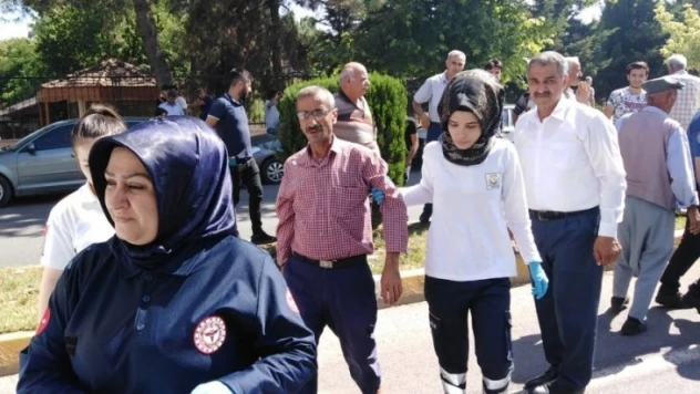 Önüne otomobili sürükledi: 1 Yaralı