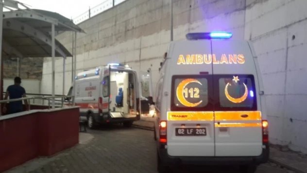 Otomobil traktöre arkadan çarptı: 7 yaralı