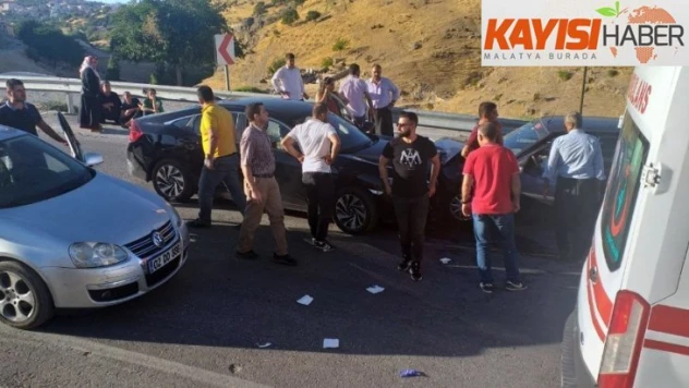 Otomobiller kafa kafaya çarpıştı: 1 yaralı