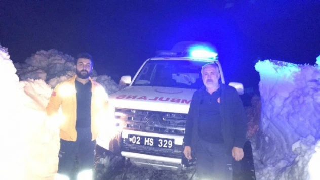 Sağlık ekipleri düşen çığ nedeniyle hastaya 6 saat sonra ulaşabildi