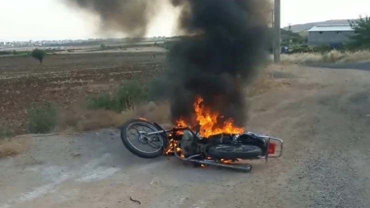144 TL cezaya kızıp motorunu ateşe verdi