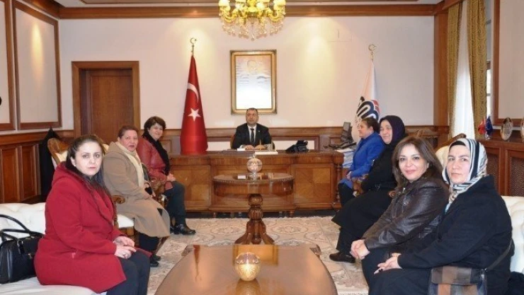MHP'li kadınlardan Vali Toprak'a ziyaret