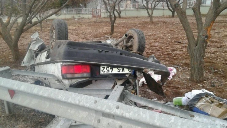 Otomobil hurdaya döndü: 3 yaralı