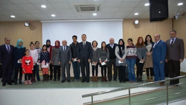 Başarılı yurt öğrencileri ödüllendirildi