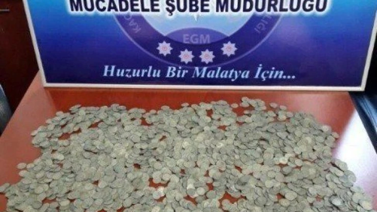 Üzerinden 3 bin 560 adet tarihi sikke çıktı