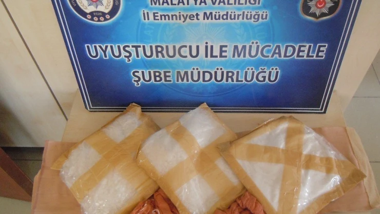 İranlı yolcunun üzerinden uyuşturucu çıktı