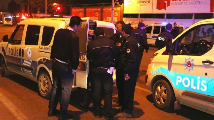 Polisi gören hırsız bagaja saklandı