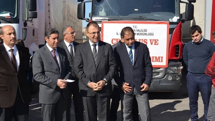 Malatya'dan sınır ötesine 10 tır dolusu okul malzemesi